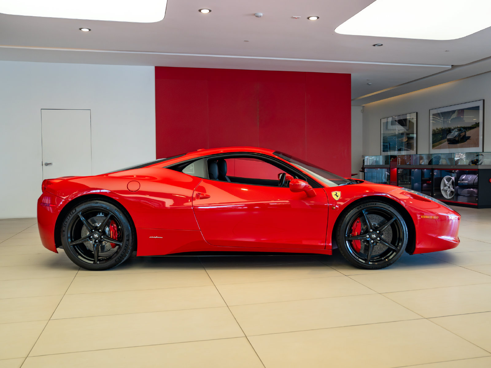Used 2010 Ferrari 458 Italia Coupe RWD image 7