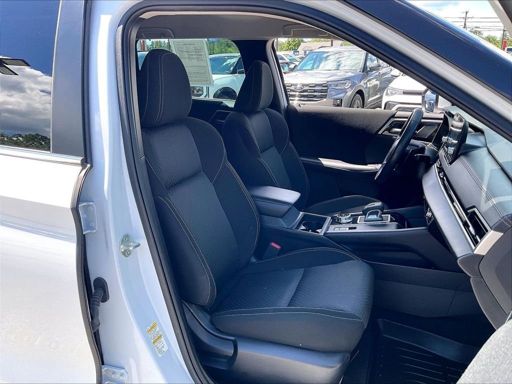 Used 2023 Mitsubishi Outlander ES AWD/4WD image 10