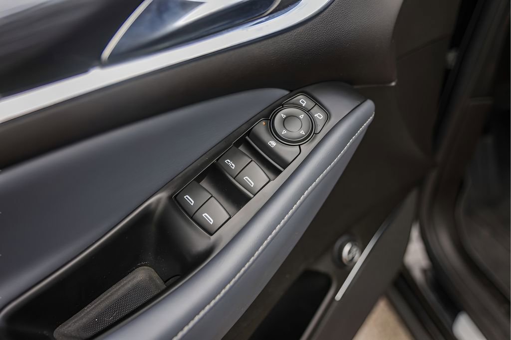 Used 2023 Buick Enclave Essence w/ Sport Touring Edition FWD image 24