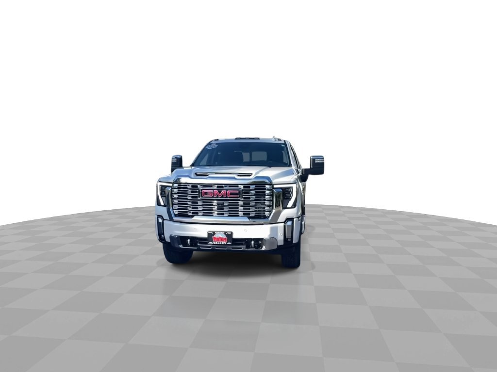 Used 2025 GMC Sierra 3500 Denali w/ Technology Package AWD/4WD image 3