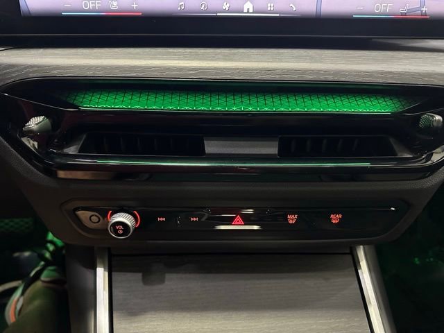 Used 2025 BMW 330i xDrive Sedan w/ Premium Package image 17