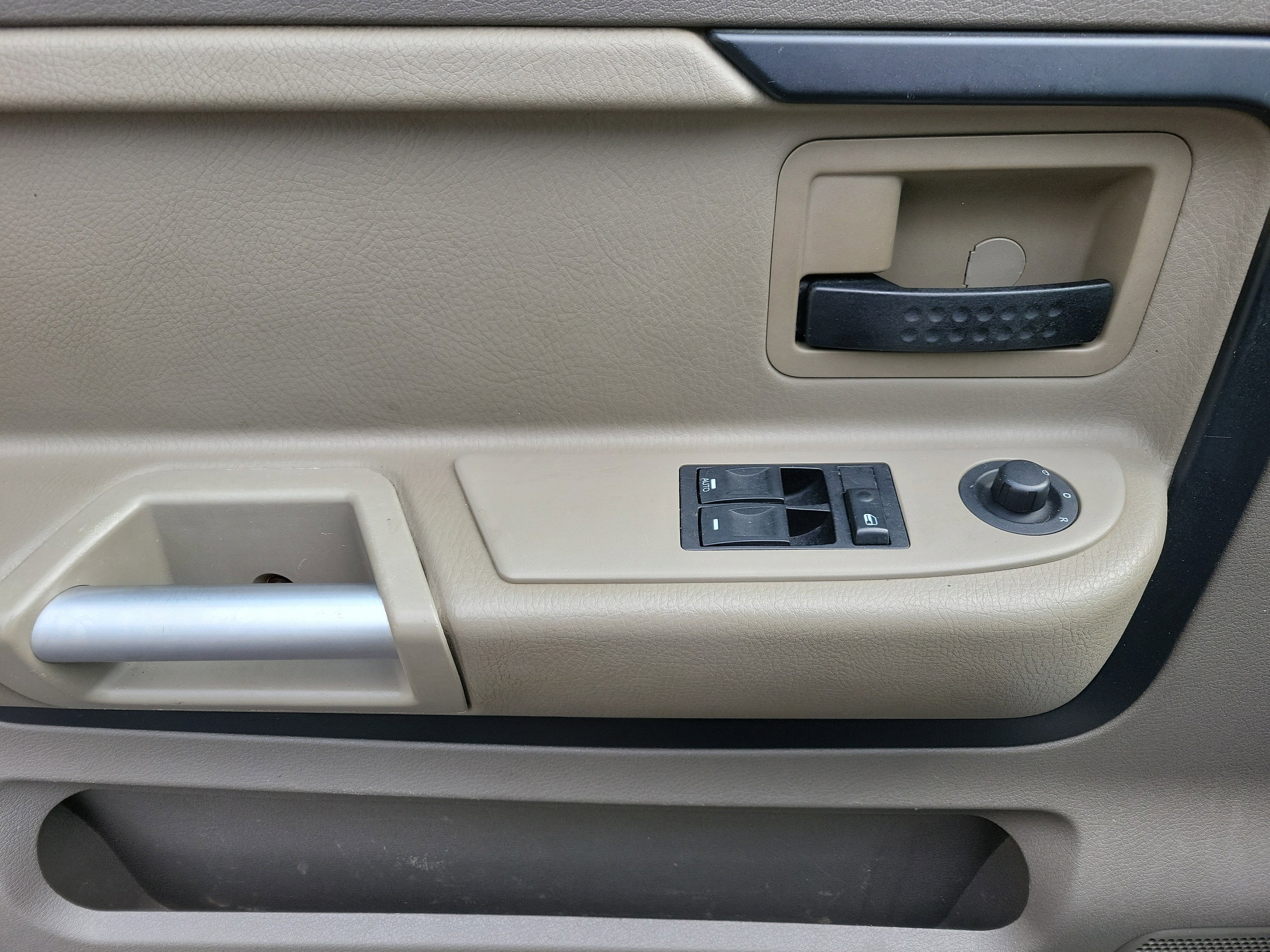 Used 2006 Mitsubishi Raider DuroCross image 6