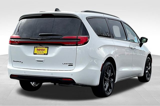 New 2026 Chrysler Pacifica Limited w/ S Appearance Package image 16