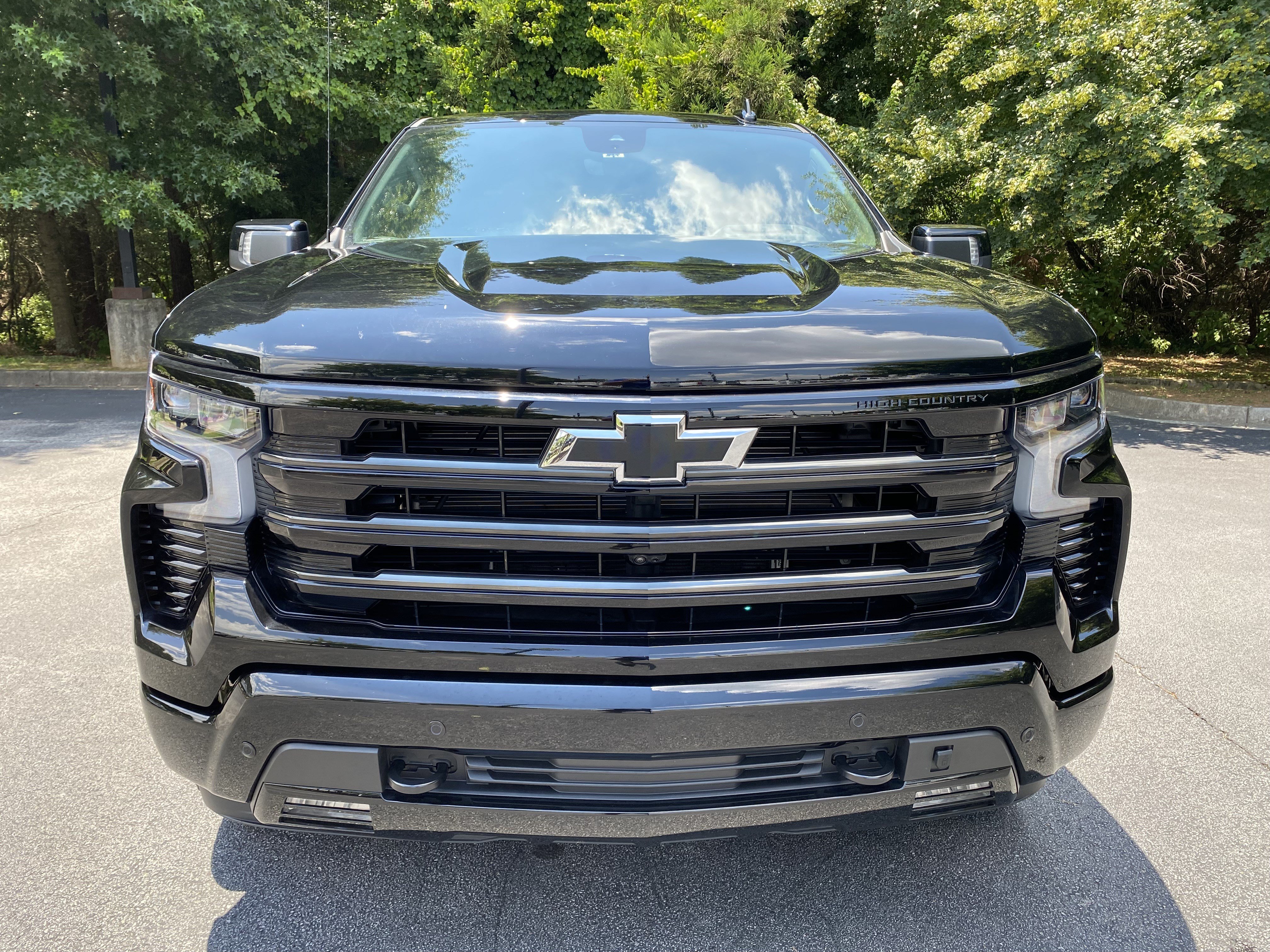 Used 2025 Chevrolet Silverado 1500 High Country w/ Midnight Edition AWD/4WD image 3