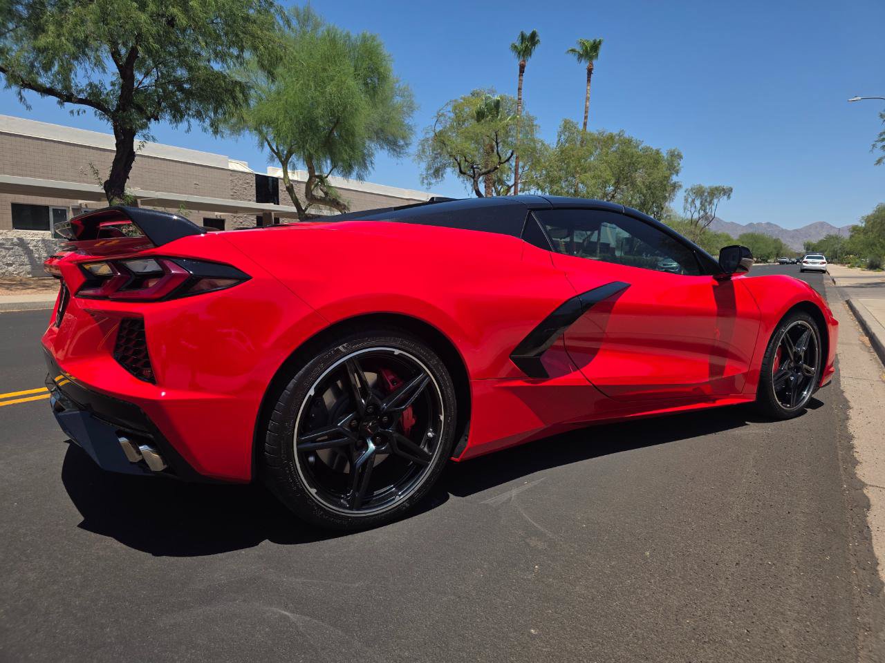 Used 2024 Chevrolet Corvette Stingray Premium Conv w/ Z51 Performance Package RWD image 36