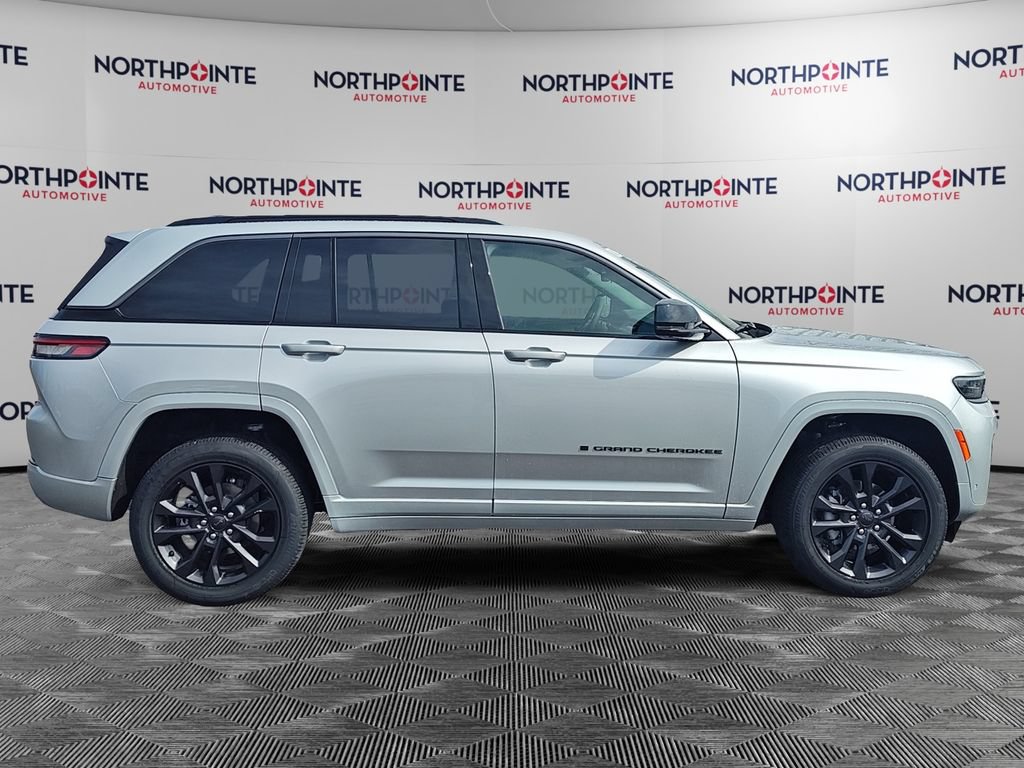 Used 2026 Jeep Grand Cherokee Limited AWD/4WD image 7