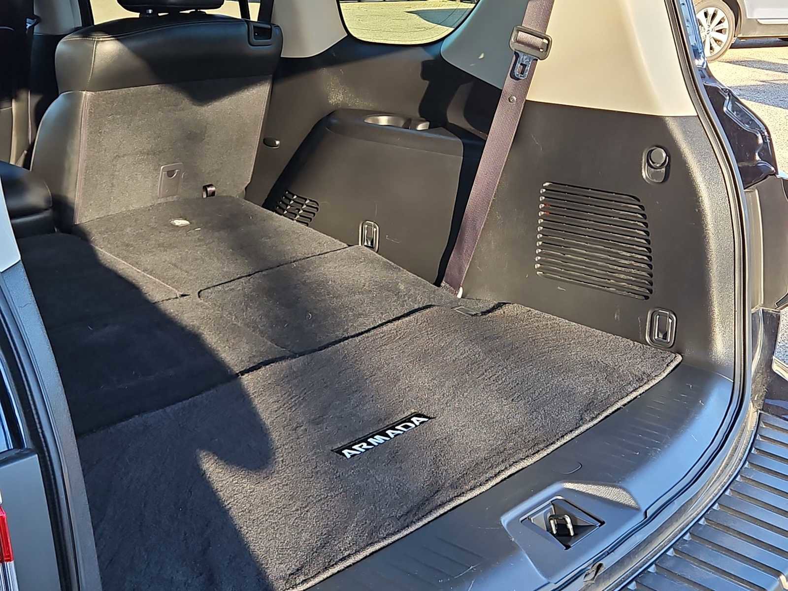 Used 2022 Nissan Armada SL w/ Captain's Chairs Package AWD/4WD image 23