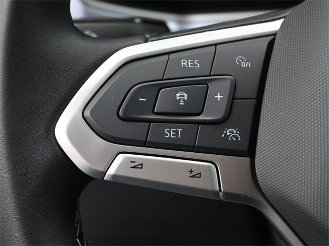 Certified 2025 Volkswagen Taos SE w/ Panoramic Sunroof Package image 17