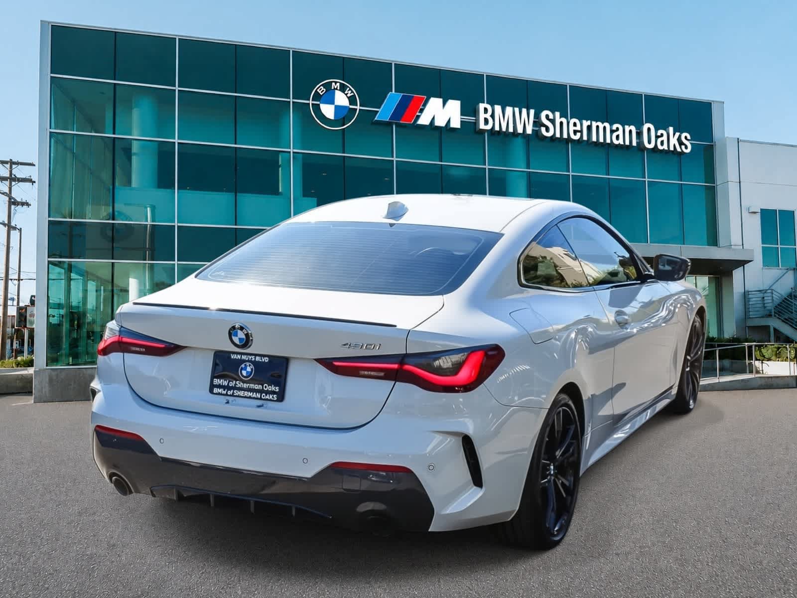 Used 2023 BMW 430i Coupe w/ M Sport Package RWD image 4