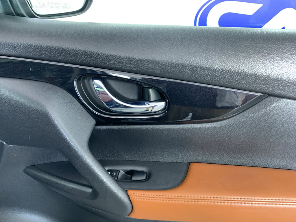 Used 2017 Nissan Rogue SL w/ SL Premium Package image 41