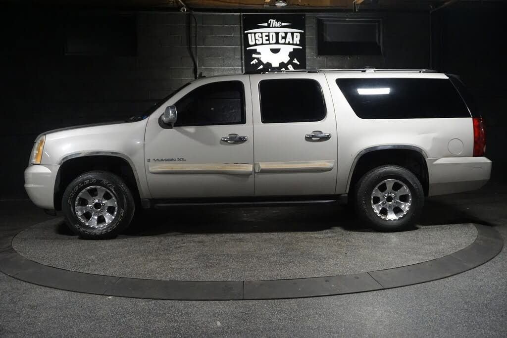 Used 2007 GMC Yukon XL SLE image 2