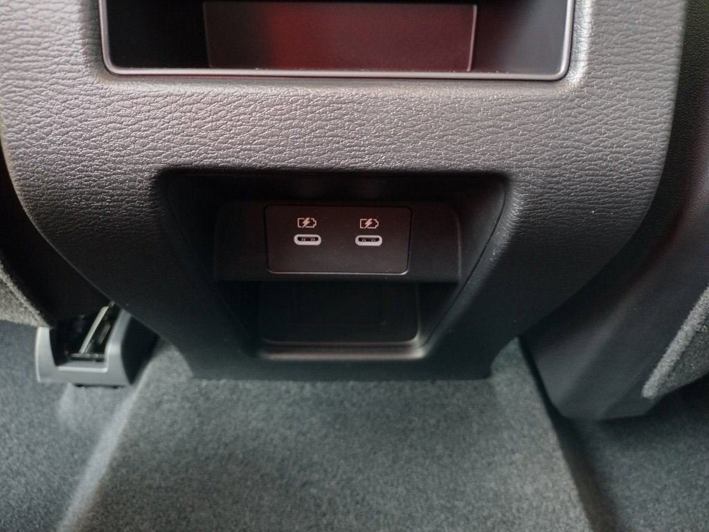 New 2025 Mitsubishi Outlander SE image 26