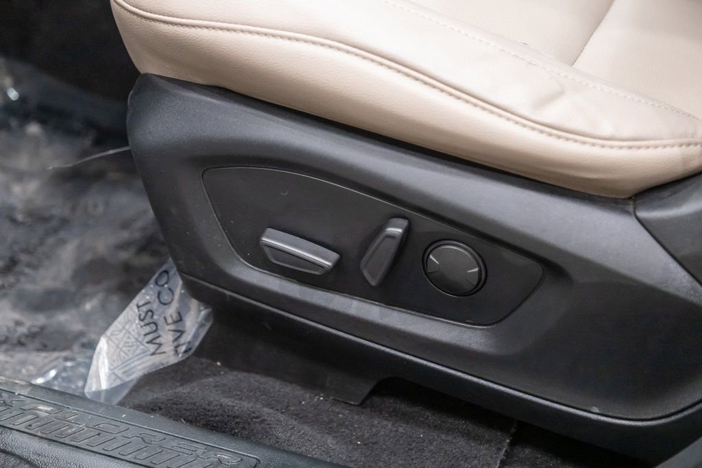 Used 2021 Ford Explorer XLT w/ Equipment Group 202A image 9