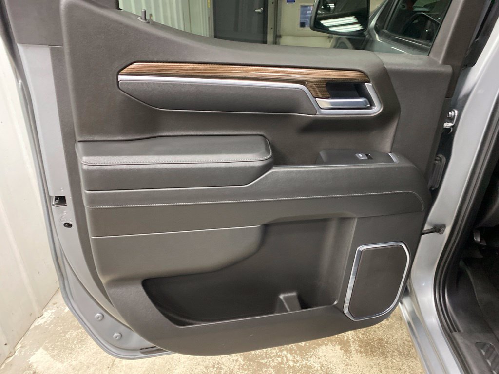 Used 2025 Chevrolet Silverado 1500 LT AWD/4WD image 23