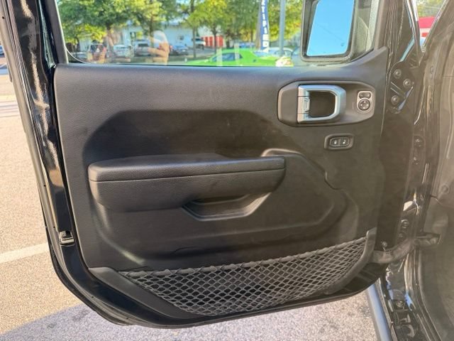 Used 2023 Jeep Wrangler Unlimited w/ Cold Weather Group AWD/4WD image 8