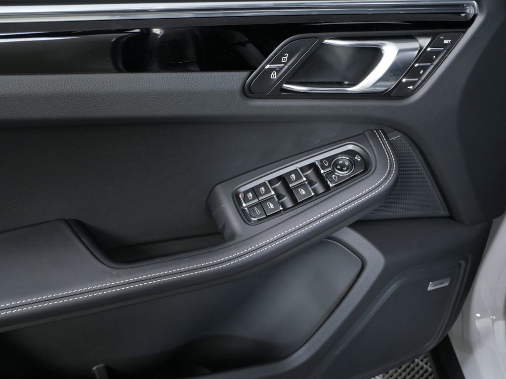 New 2026 Porsche Macan S image 6