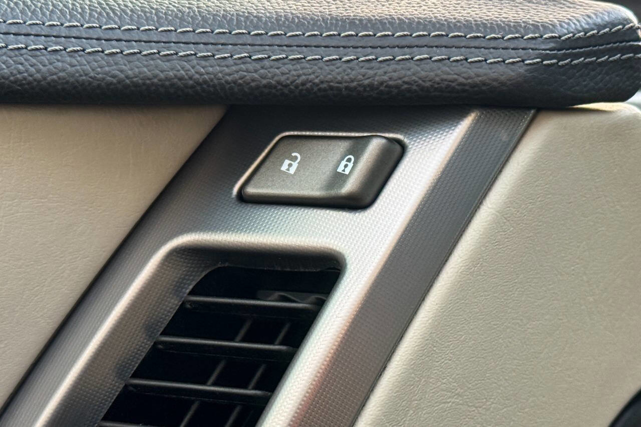 Used 2006 Cadillac XLR V image 32