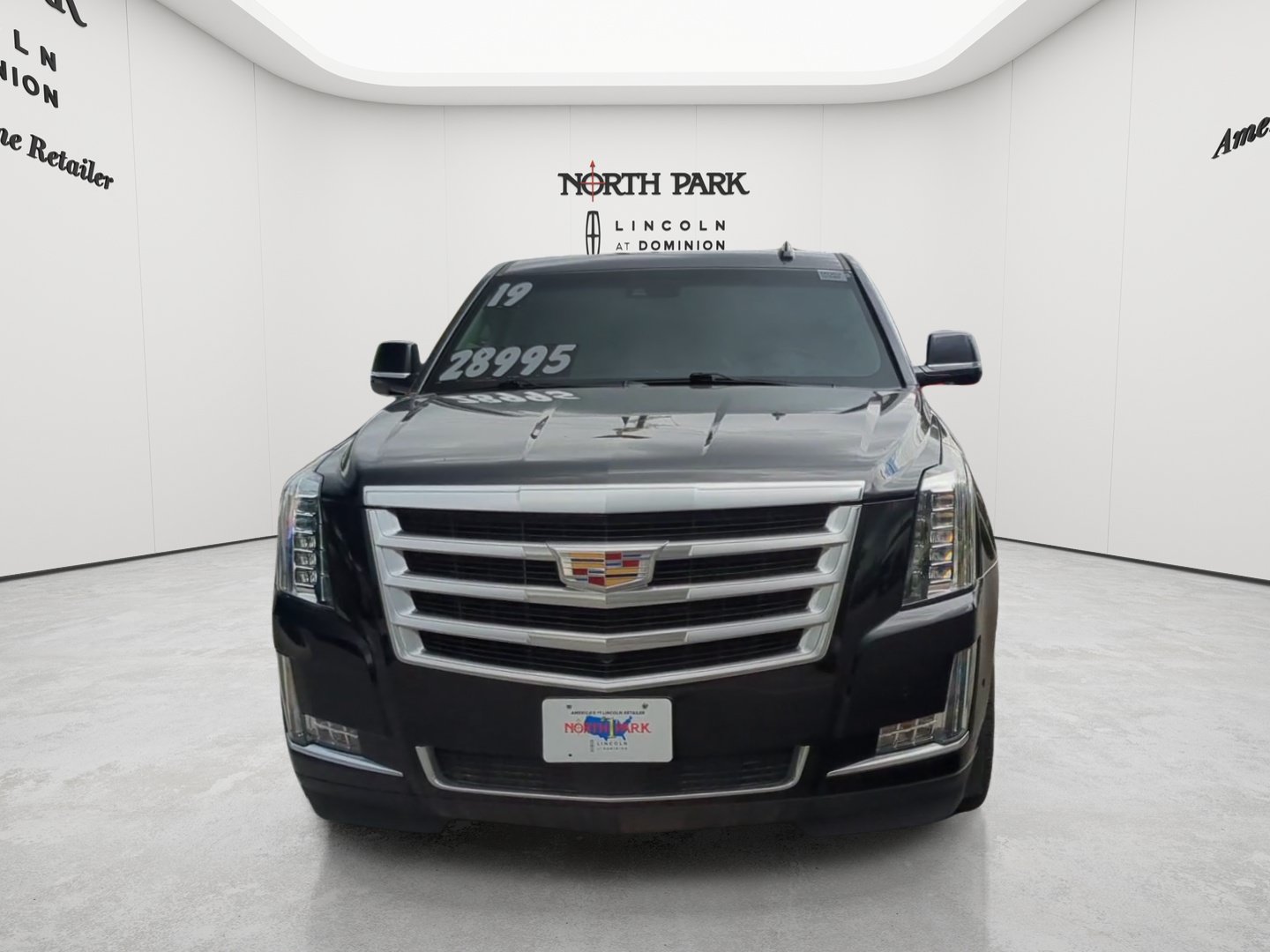 Used 2019 Cadillac Escalade Premium Luxury AWD/4WD image 8