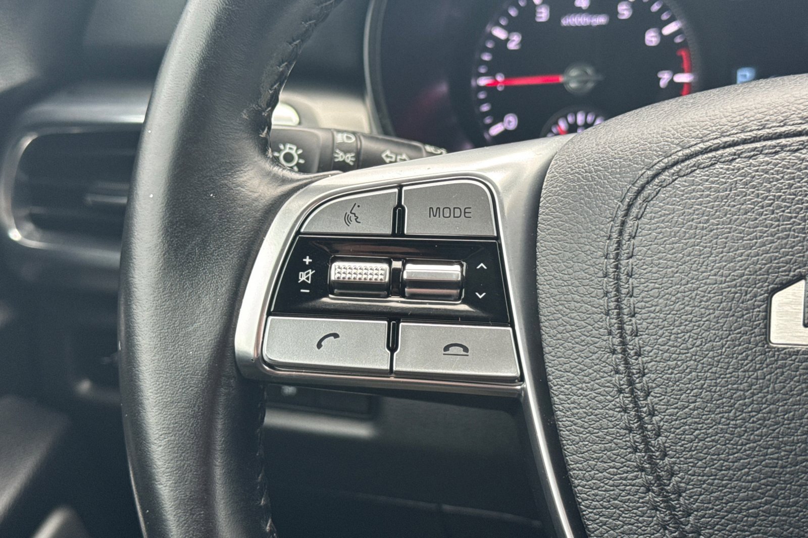 Used 2022 Kia Telluride LX image 28