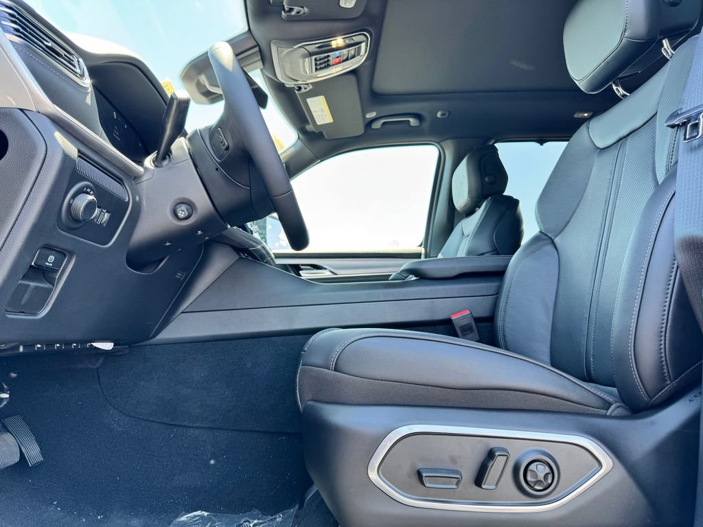 New 2026 Jeep Grand Wagoneer L Limited AWD/4WD image 18