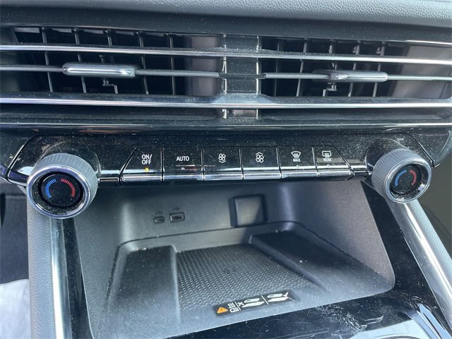 Used 2025 Chevrolet Traverse LT image 18