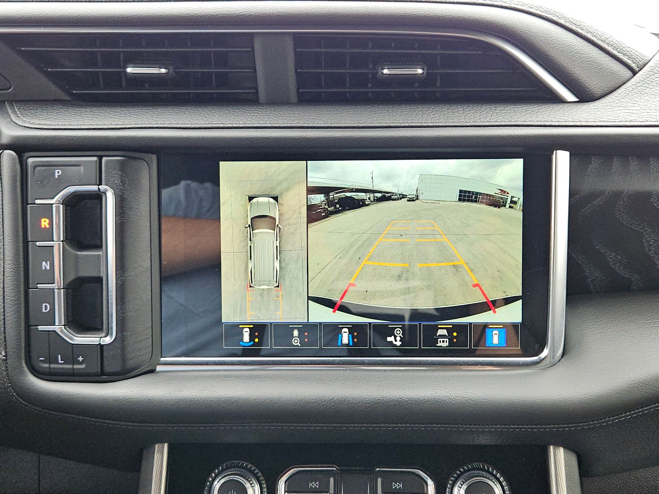 Certified 2022 GMC Yukon XL Denali w/ Denali Premium Package image 18