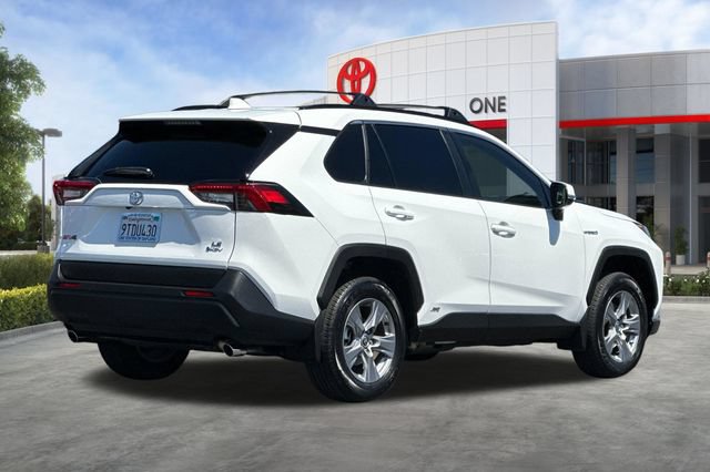Certified 2025 Toyota RAV4 LE AWD/4WD image 5
