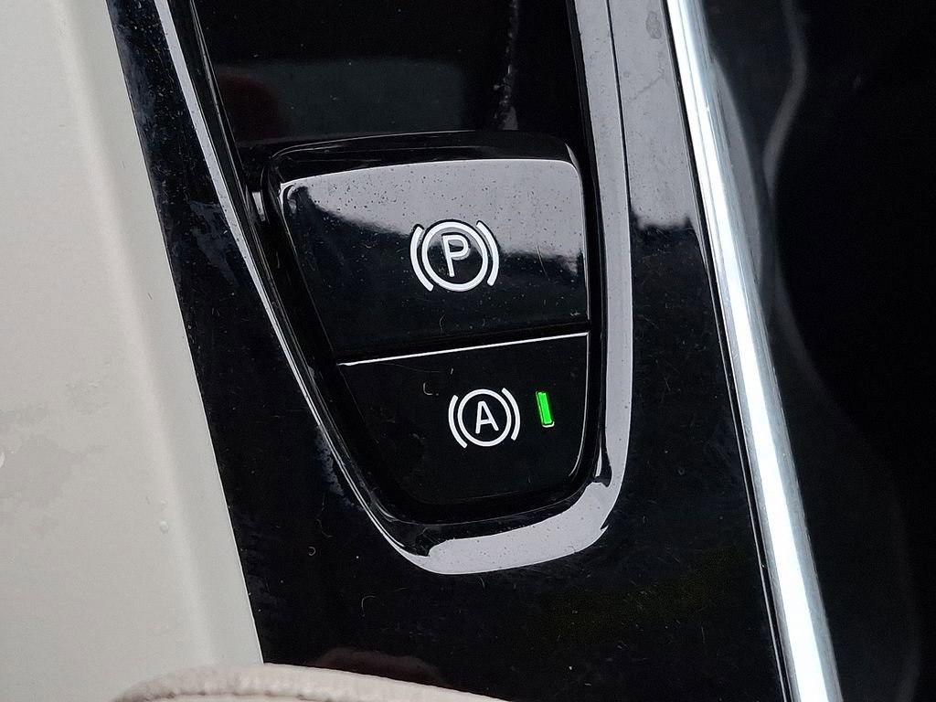 Used 2023 Volvo XC60 T8 Plus image 20