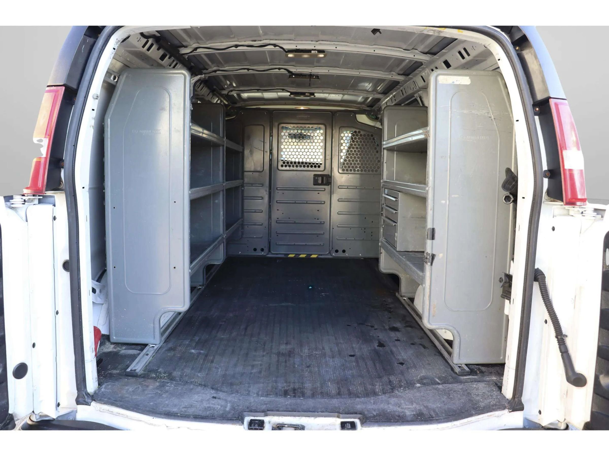 Used 2016 Chevrolet Express 2500 image 26