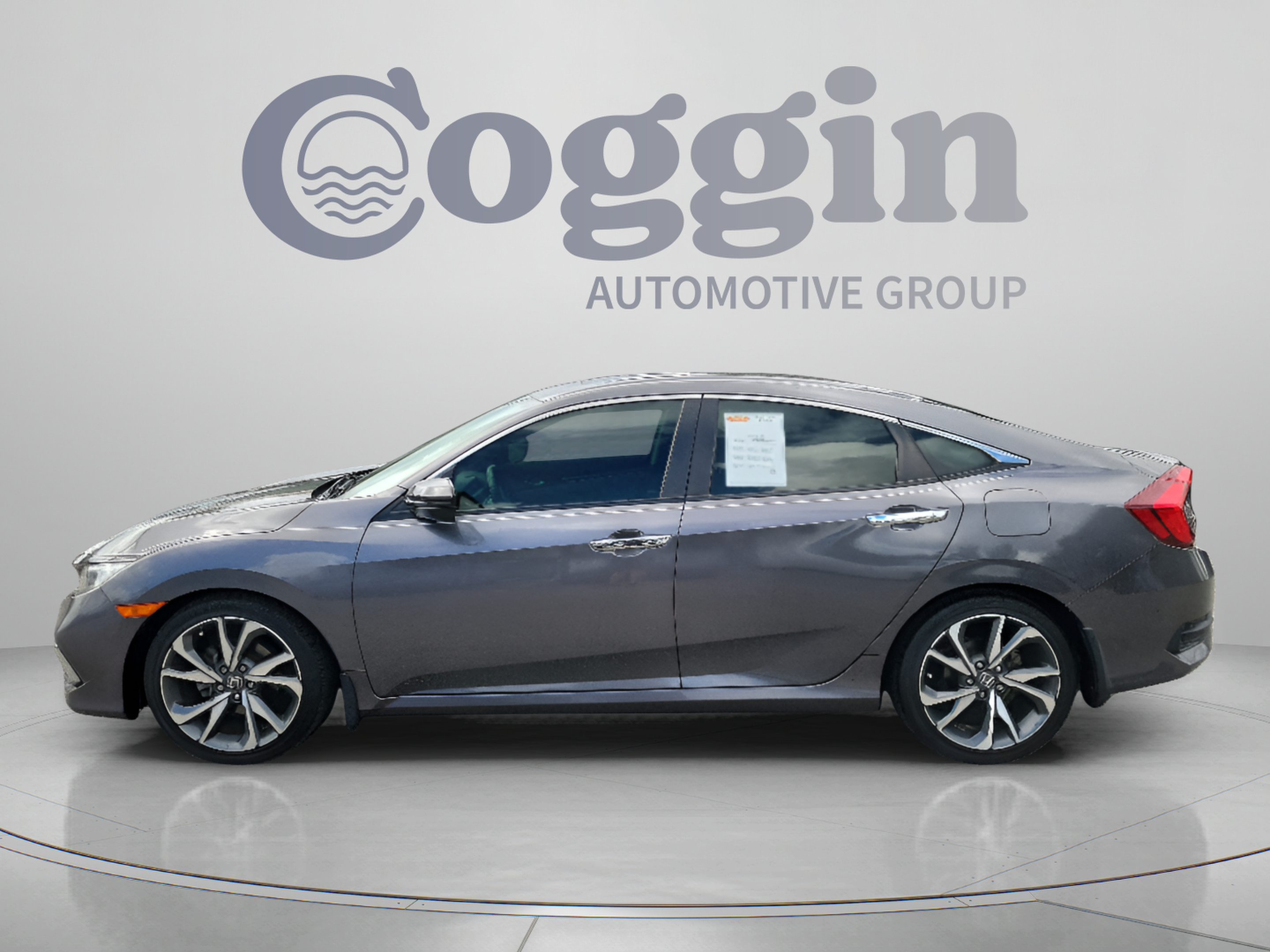 Used 2019 Honda Civic Touring image 2