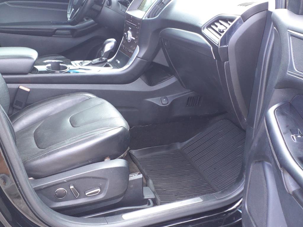 Used 2018 Ford Edge Titanium w/ Equipment Group 301A image 17