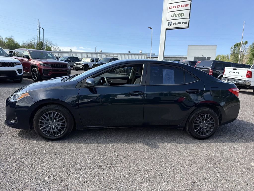 Used 2019 Toyota Corolla LE w/ Carpet Mat Package (TMS) FWD image 8