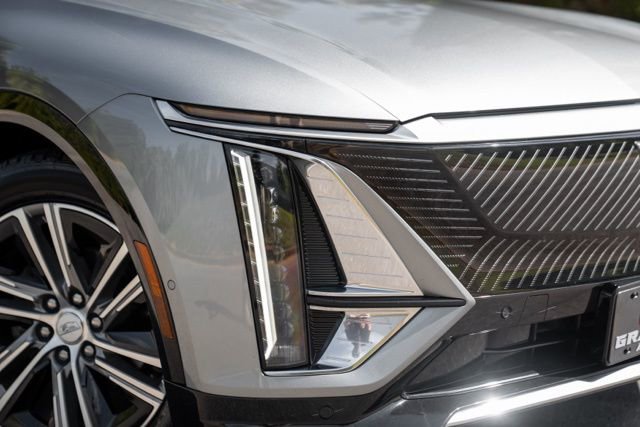 Used 2024 Cadillac Lyriq Luxury RWD image 8