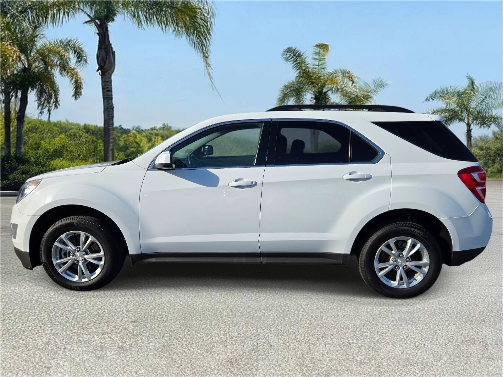 Used 2017 Chevrolet Equinox LT w/ Convenience Package FWD image 2