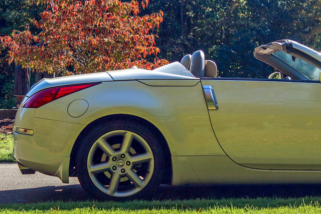 Used 2004 Nissan 350Z Touring RWD image 9