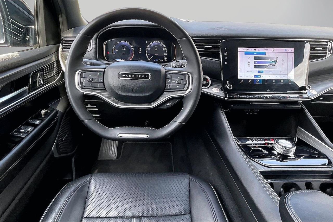 Certified 2024 Jeep Wagoneer Series II w/ Flexible Seating Group AWD/4WD image 12