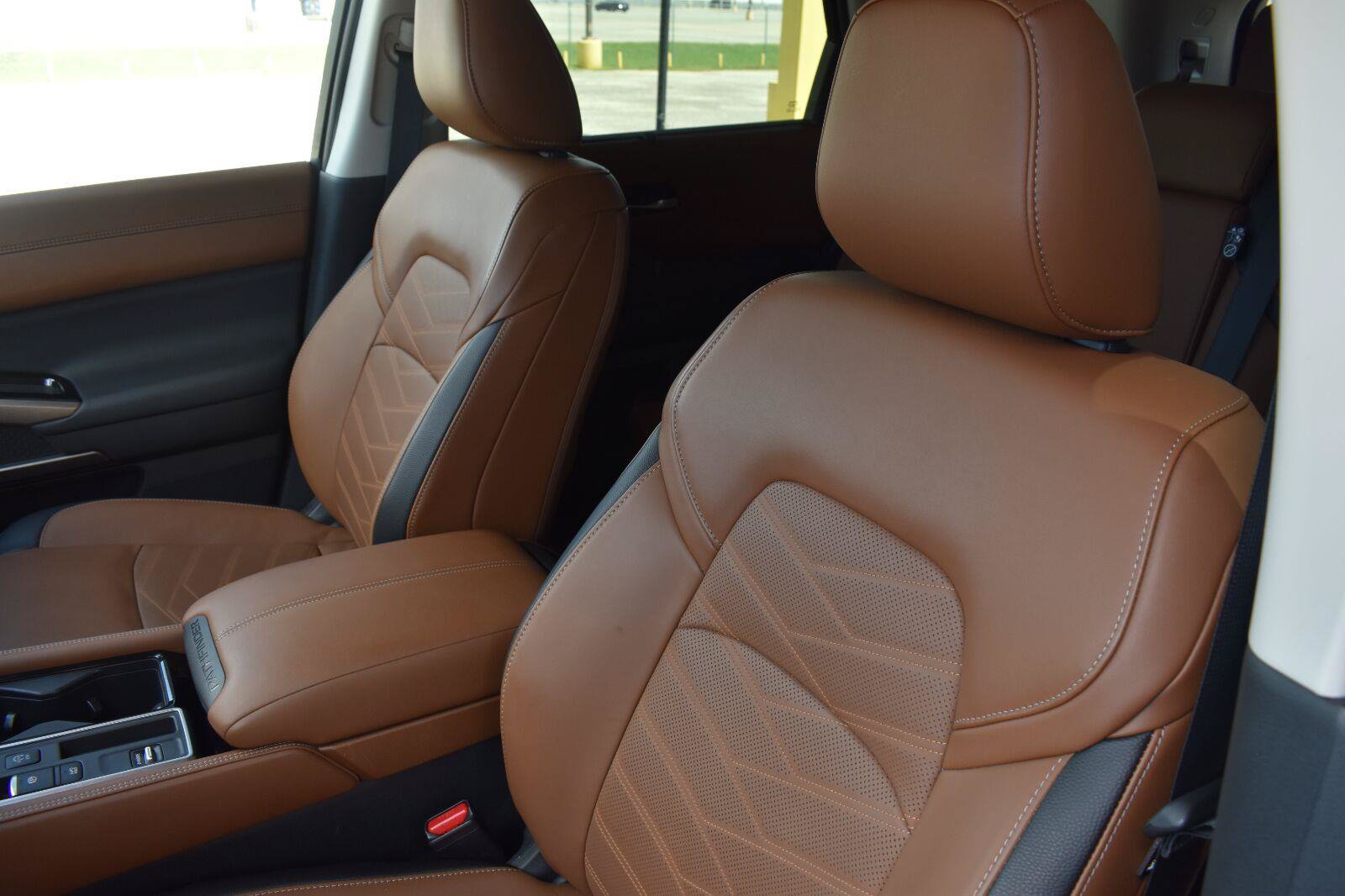 Used 2025 Nissan Pathfinder Platinum w/ Cargo Package FWD image 29