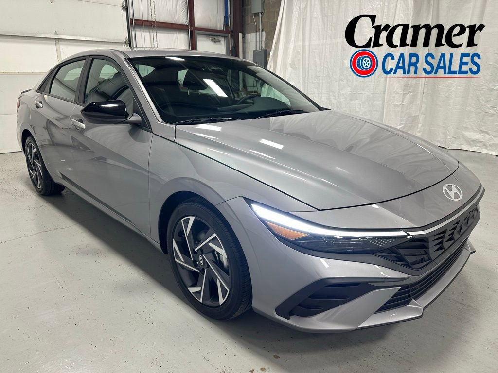 Used 2025 Hyundai Elantra Sport image 1