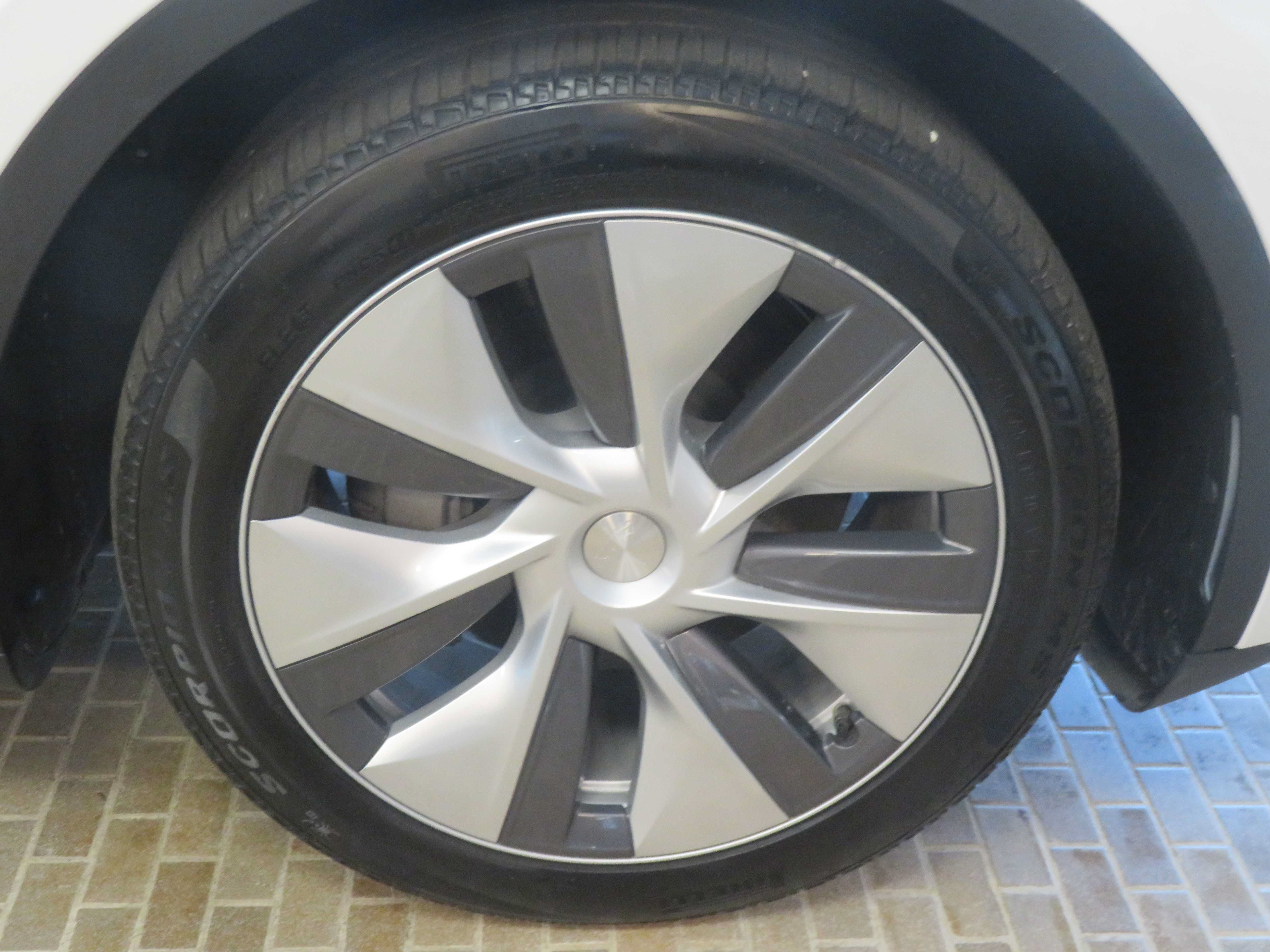 Used 2024 Tesla Model Y Long Range AWD/4WD image 10