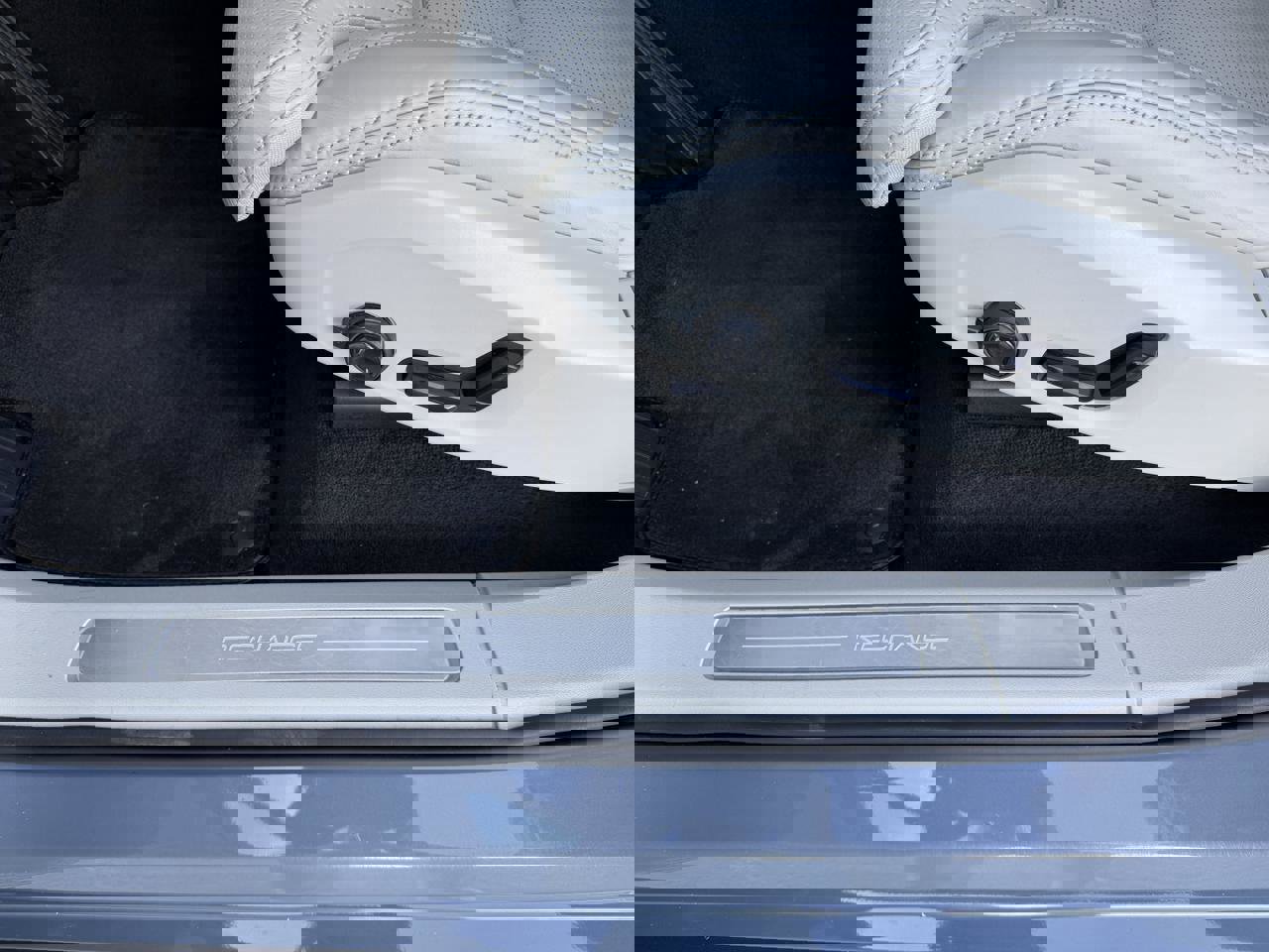 Used 2023 Volvo XC90 T8 Ultimate image 13