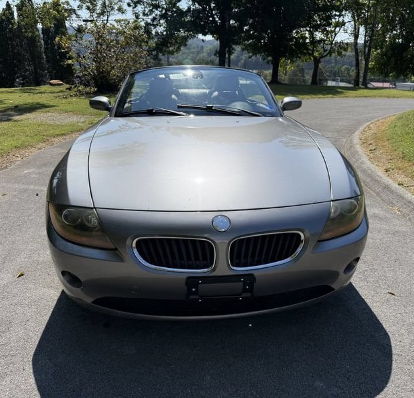Used 2004 BMW Z4 2.5i RWD image 2