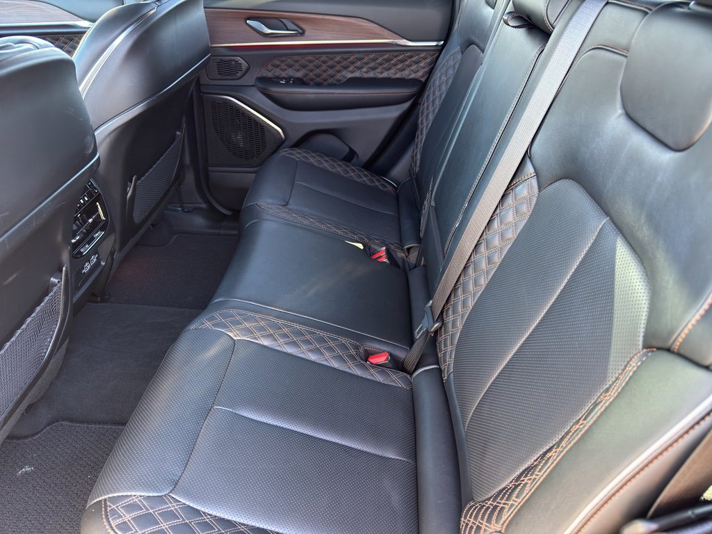 Used 2025 Jeep Grand Cherokee Summit image 23