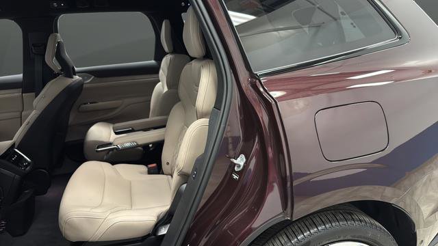 Used 2025 Volvo EX90 Ultra AWD/4WD image 22