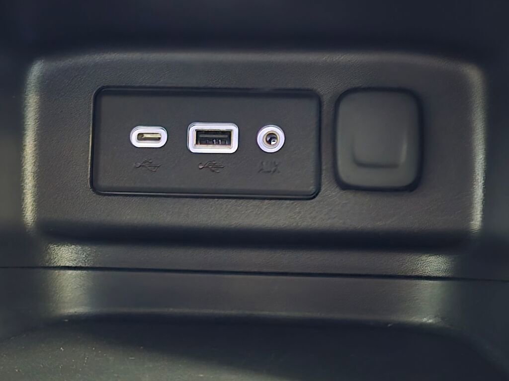 Used 2020 Chevrolet Equinox LS image 40