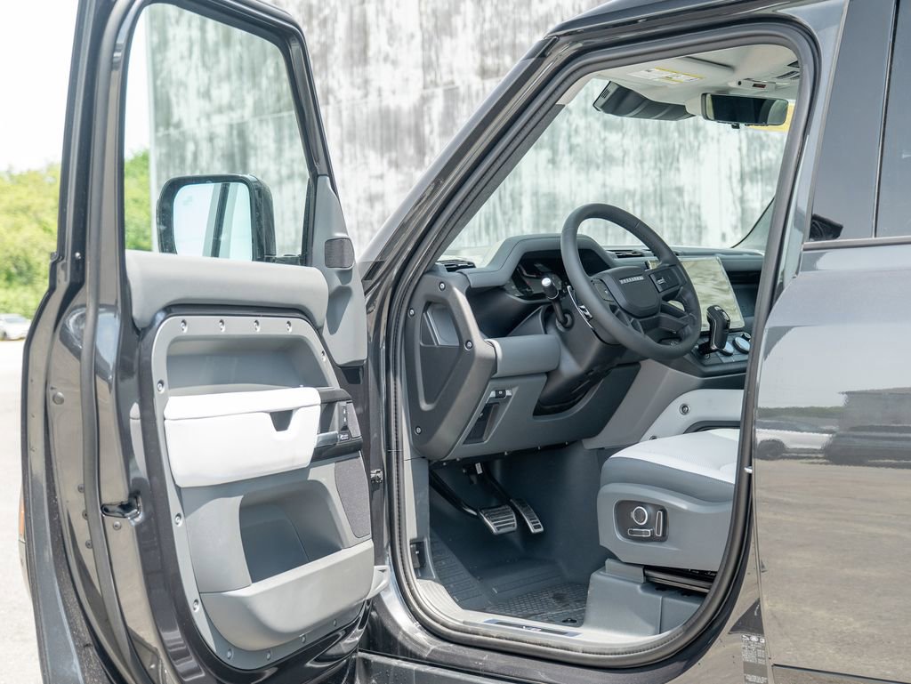 New 2026 Land Rover Defender 130 V8 AWD/4WD image 10