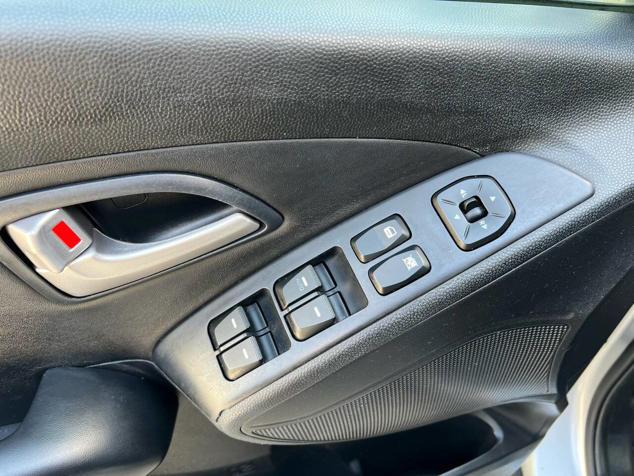 Used 2013 Hyundai Tucson GLS image 23