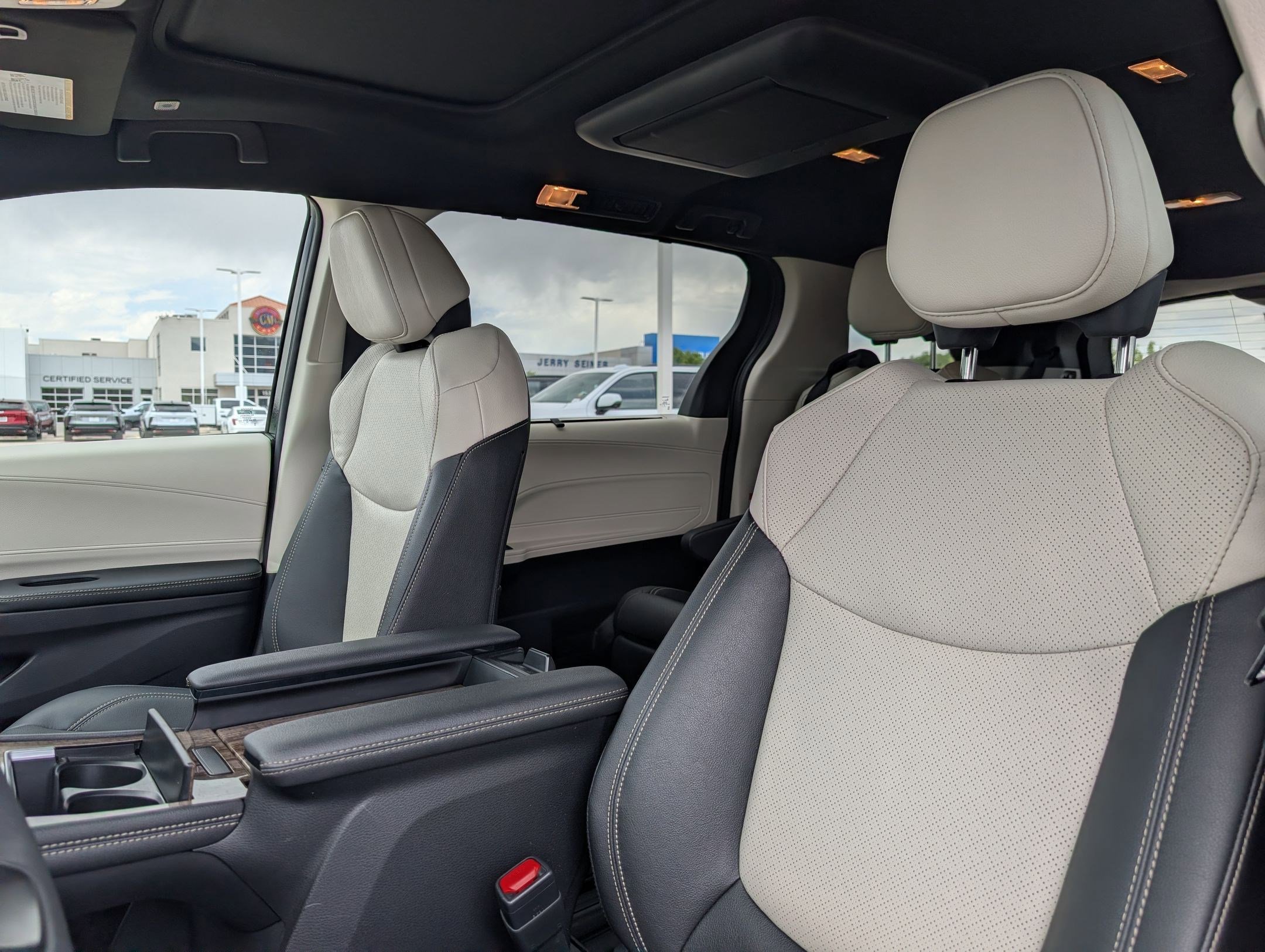 Used 2025 Toyota Sienna Limited AWD/4WD image 26
