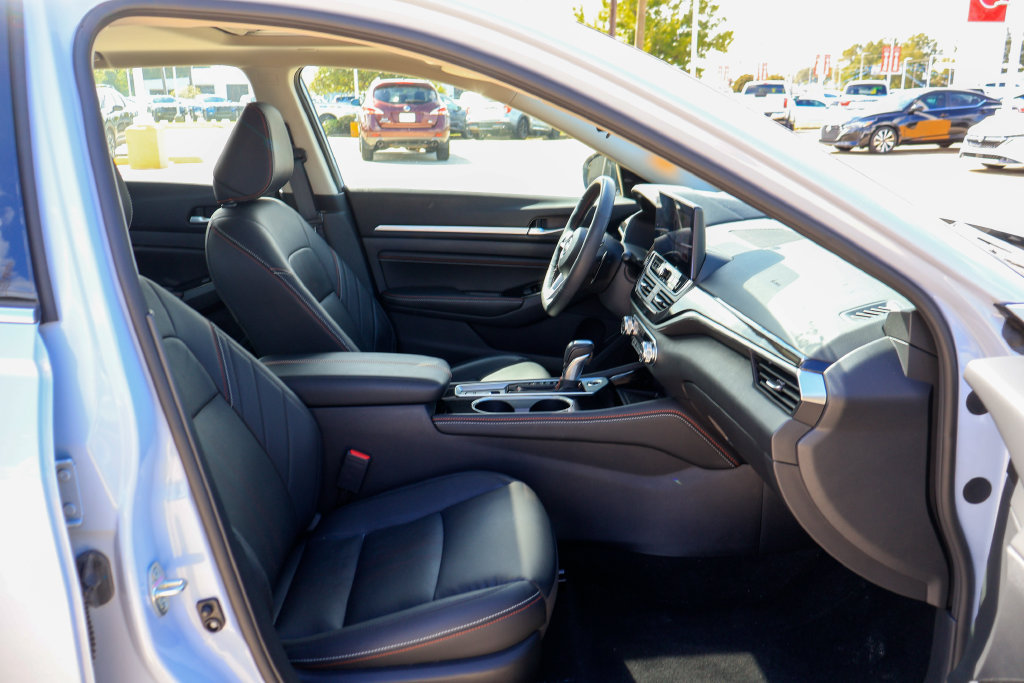 Used 2023 Nissan Altima 2.0 SR FWD image 8