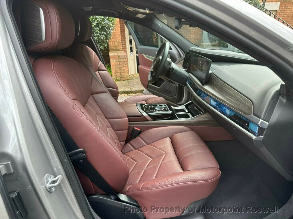 Used 2023 BMW i7 xDrive60 w/ Executive Package 2 AWD/4WD image 28