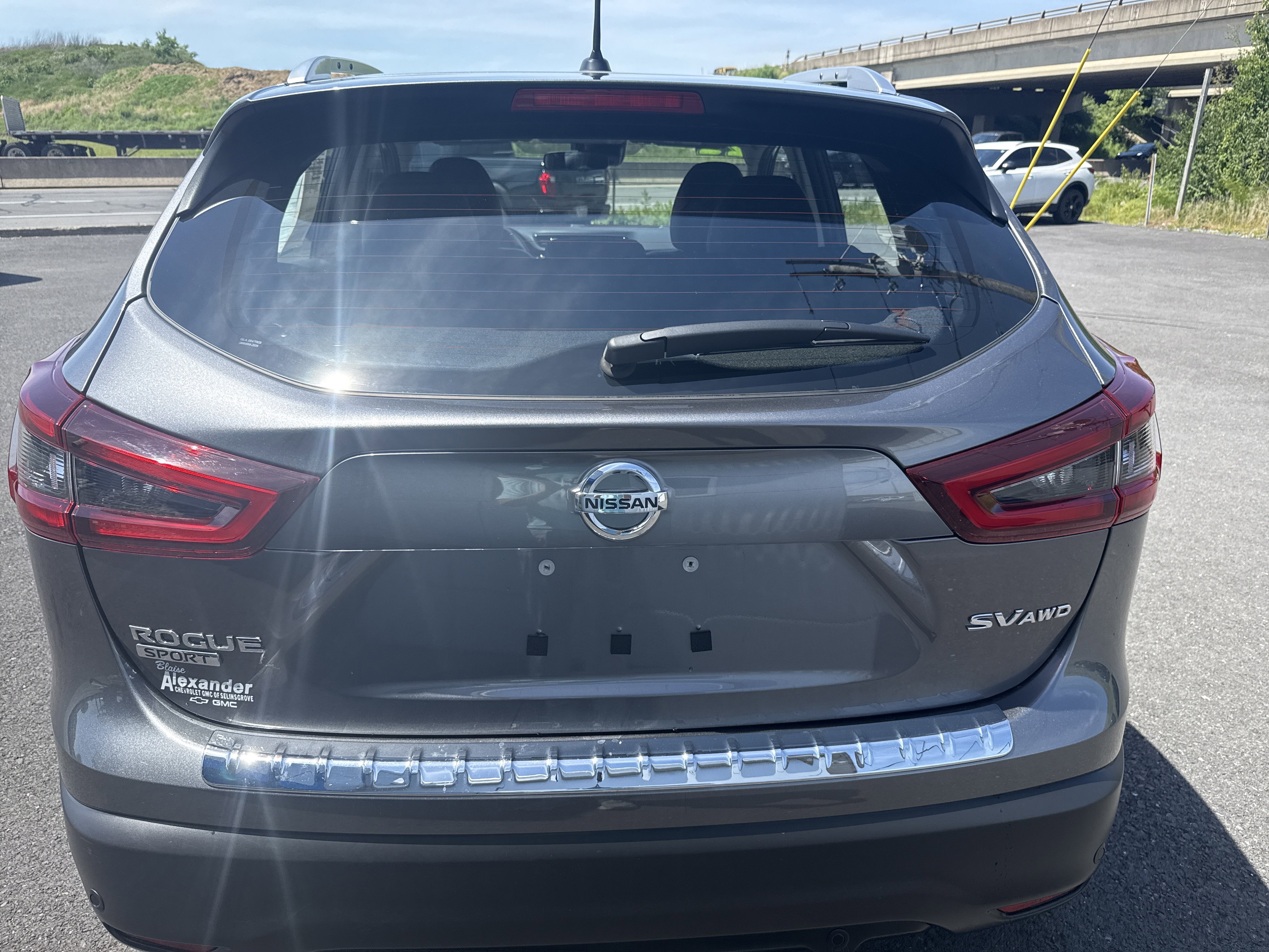 Used 2022 Nissan Rogue Sport SV w/ Technology Package AWD/4WD image 4
